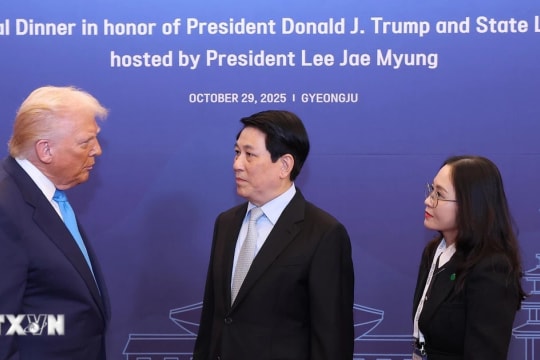 Chủ tịch nước gặp Tổng thống Hoa Kỳ và lãnh đạo cấp cao một số thành viên APEC 2025