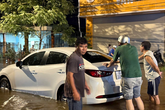 Mưa lớn kéo dài ngập úng cục bộ trên nhiều tuyến đường ở Phước Hội và La Gi