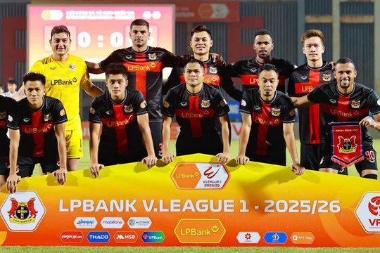 Ninh Bình bất bại sau 8 vòng: giữ ngôi đầu V-League