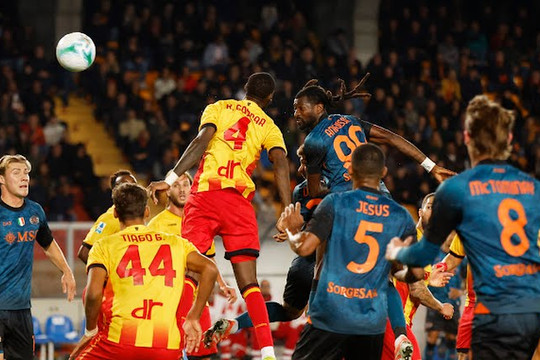 Anguissa đánh đầu, Napoli thắng 1-0 trên sân Lecce