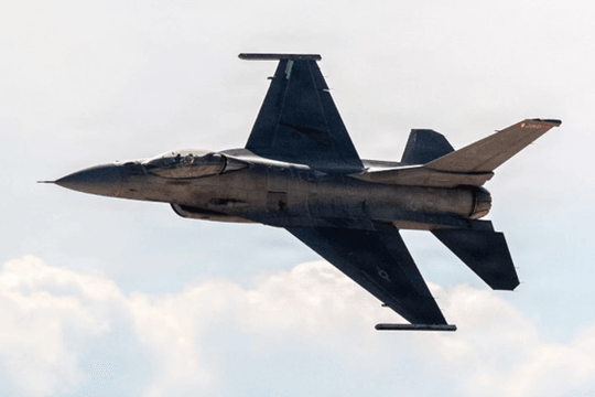 F-16 tích hợp IVEWS với radar APG-83, gây nhiễu đồng thời