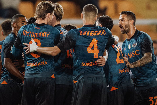 Napoli thắng 1-0 Lecce, Hojlund tái xuất, giữ ngôi đầu