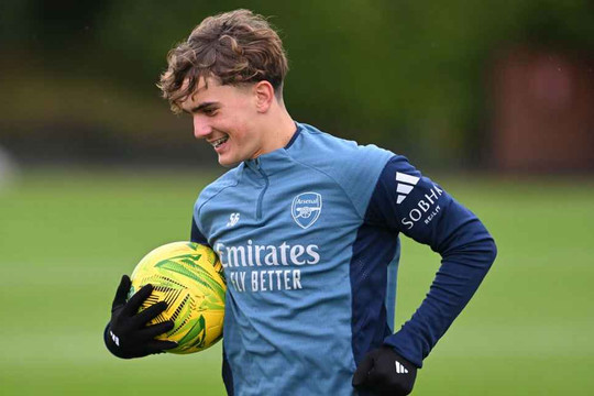 Arteta tự tin giữ Max Dowman, tài năng 15 tuổi của Arsenal