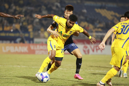 Công Minh: Sự phụ thuộc tài chính là điểm yếu của V-League