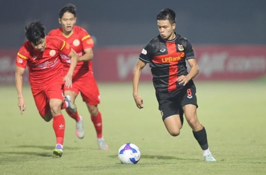 Thành Trung đá chính, kiến tạo trong thắng 3-1 của Ninh Bình