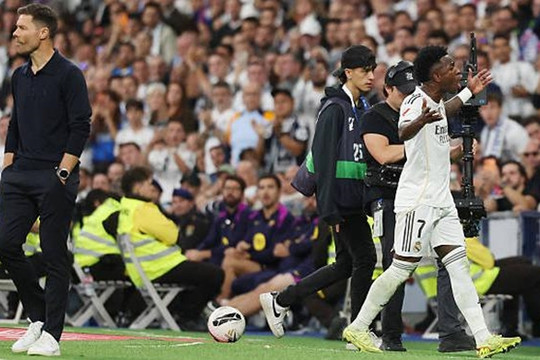 Vinicius xin lỗi, Alonso muốn Real khép lại vụ việc