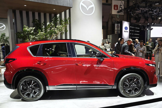 Mazda CX-5 thế hệ mới: Lột xác cabin với màn hình 15,6 inch