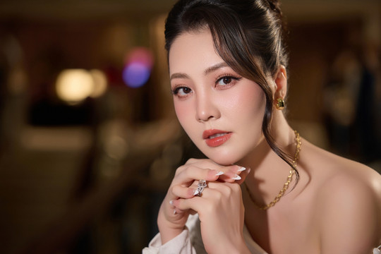 MC Thụy Vân tái xuất rạng rỡ sau khi sinh con thứ hai