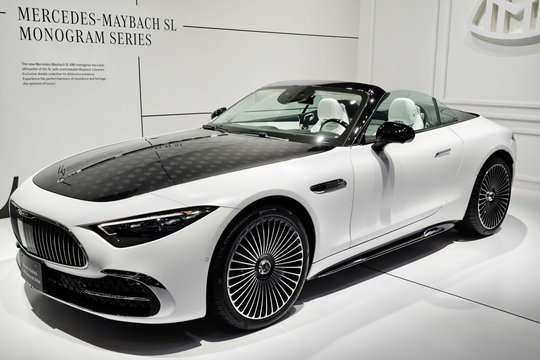 Mercedes-Maybach SL 680: Chi tiết xe mui trần siêu sang thủ công