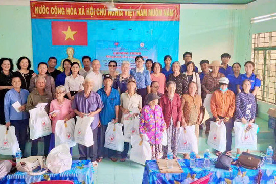 Đồng hành chia sẻ yêu thương tại Phan Rí Cửa