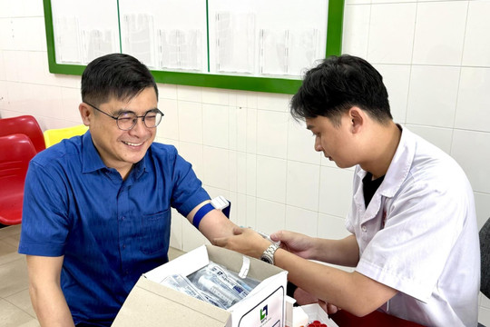 Khám sức khỏe đại biểu Lâm Đồng dự Đại hội XIV của Đảng