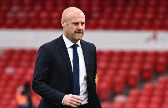 Dyche bảo vệ quan điểm, tôn trọng Amorim trước Man United