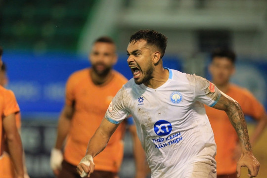HAGL cầm chân Nam Định 2-2 ở V-League, Brenner lập cú đúp