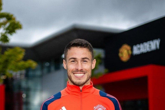 Man United bổ nhiệm Tommy Rowe làm HLV đội U15 học viện