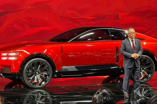 Toyota Century Coupe: Tuyên ngôn siêu sang thách thức Bentley