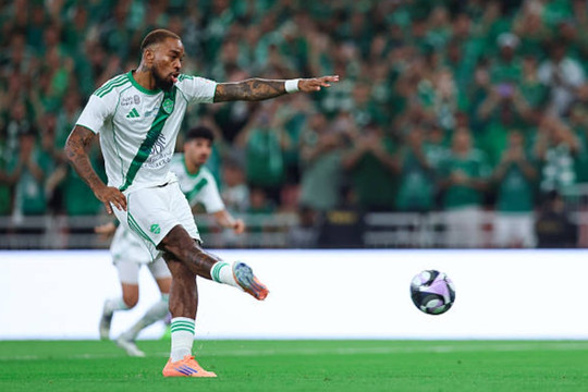Al Ahli hòa Al Riyadh 1-1: Toney mở tỷ số, VAR định đoạt