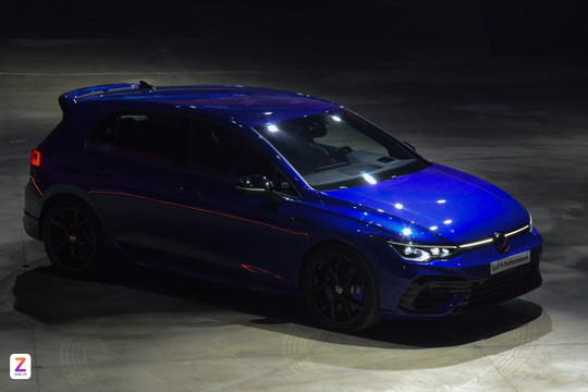 Volkswagen Golf 2024 ra mắt Việt Nam: Giá từ 798 triệu, có bản R 320 mã lực