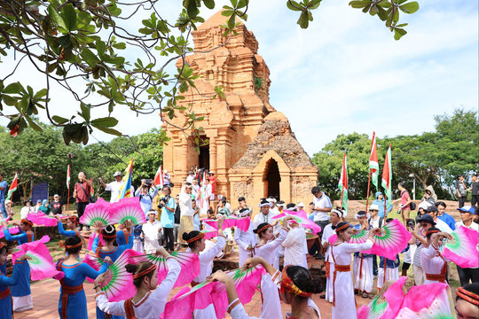 Katê - lối về miền Chăm