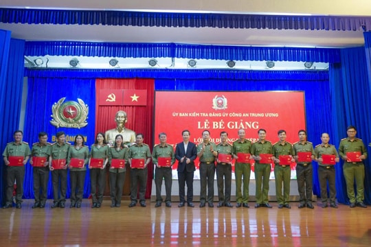 Bế giảng lớp bồi dưỡng nghiệp vụ kiểm tra Đảng trong Công an Nhân dân