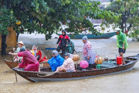 Chuyên gia cảnh báo mưa lớn, lũ dâng và khả năng xuất hiện bão số 13 trên Biển Đông
