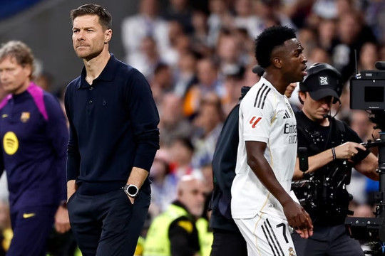 Real - Valencia: Mbappe khoe Chiếc giày vàng, Vini chuộc lỗi