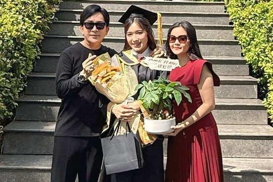 Kim Tử Long và vợ ba mừng con gái Hoàng Gia Linh tốt nghiệp