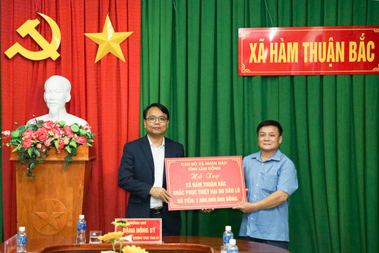 Phó Bí thư Thường trực Tỉnh ủy Lâm Đồng thăm, động viên người dân các xã bị thiệt hại do mưa lũ