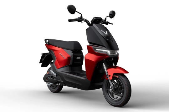 VinFast ra mắt bộ đôi xe máy điện ZGoo và Flazz giá từ 15 triệu đồng, không cần bằng lái