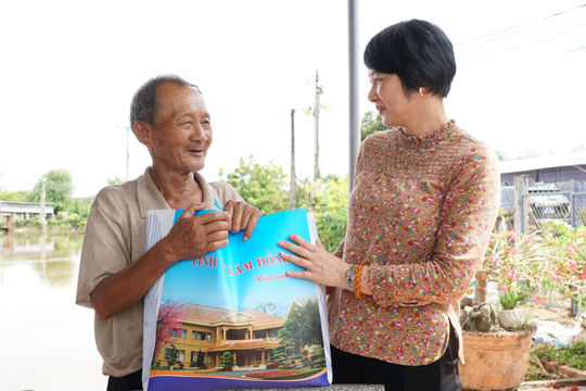 Chủ tịch UBMTTQ Việt Nam tỉnh Lâm Đồng Phạm Thị Phúc kiểm tra, hỗ trợ xã Lương Sơn thiệt hại do mưa lũ