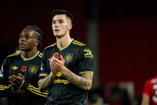 Gary Neville hoài nghi Sesko sau trận hòa 2-2 của Man United