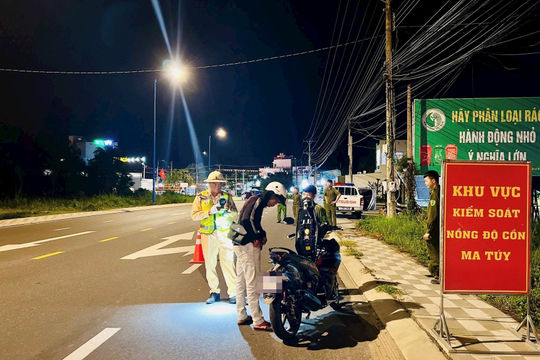 Lập chốt kiểm tra nồng độ cồn, đảm bảo an toàn trước Lễ hội Dinh Thầy Thím