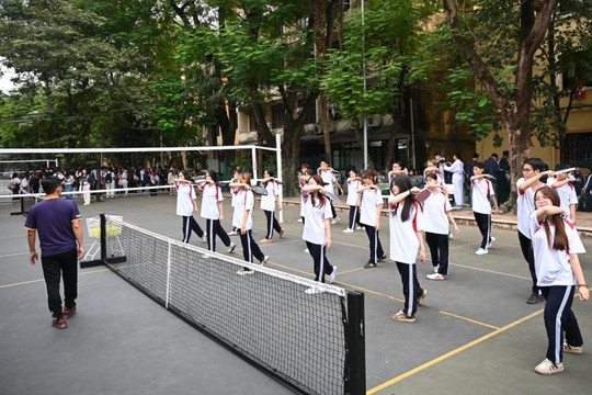 Pickleball ở NEU kín chỗ chỉ sau vài giờ mở đăng ký