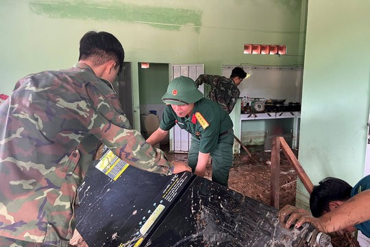 Ban Chỉ huy Phòng thủ Khu vực 5, Phan Thiết khẩn trương hỗ trợ người dân vùng lũ