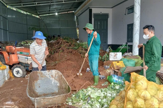 Tập trung xử lý môi trường phòng, chống dịch bệnh sau mưa lũ