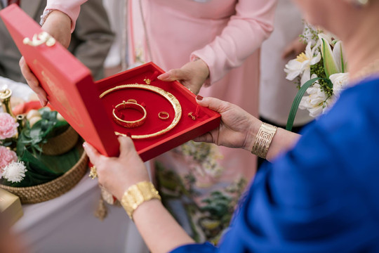 Nhà khá giả, tôi vẫn thách cưới 2 cây vàng để xem thành ý nhà trai
