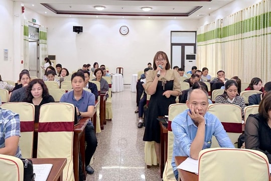 Tổ chức tập huấn cán bộ quản lý, giáo viên cấp trung học về phát triển năng lực số cho học sinh phổ thông