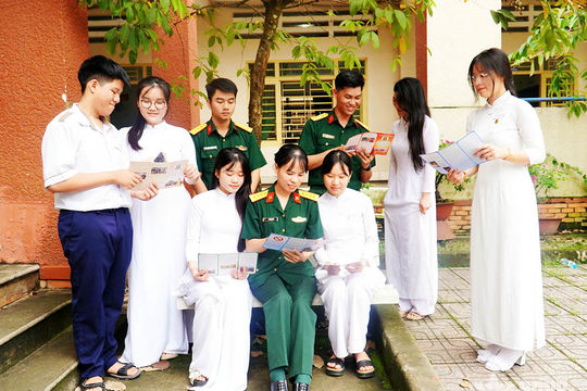 Trường Sĩ quan Lục quân 2 tuyên truyền pháp luật cho học sinh phổ thông