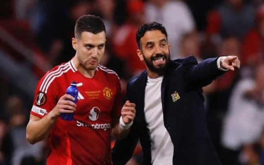 Man Utd 2-2 Nottingham Forest, Dalot lại lỗi, rời sân 68’