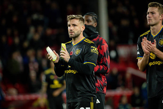 Man Utd hòa 2-2, Luke Shaw khiến Amorim khó chọn ở hàng thủ
