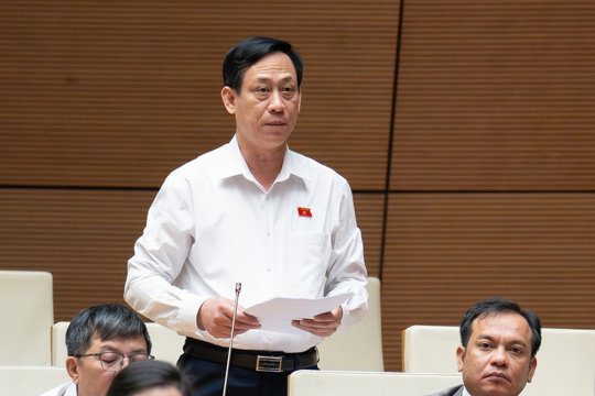 Đề nghị xây dựng chính sách tiền lương tương xứng với vị trí việc làm của cán bộ, công chức; sớm có chính sách đãi ngộ với cấp xã