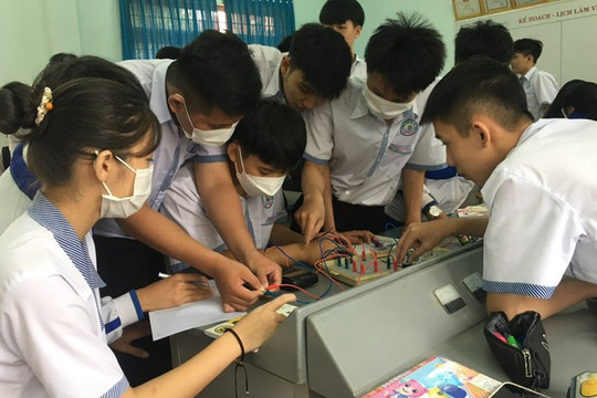 Cách xếp lương viên chức thiết bị, thí nghiệm ở trường đại học