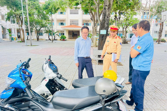 La Gi: Cảnh sát giao thông kiểm tra đồng loạt các bãi giữ xe học sinh