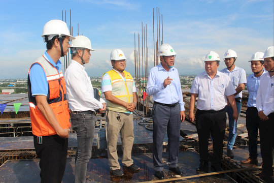 Phó Chủ tịch UBND tỉnh Lâm Đồng Nguyễn Minh kiểm tra tiến độ các dự án tại Phan Thiết