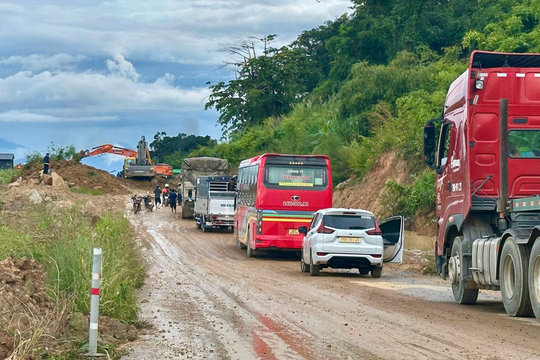 Đèo Đại Ninh qua Phan Sơn tiếp tục sạt lở