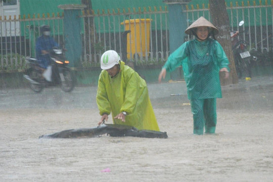Bão Kalmaegi có thể mạnh thêm, gây mưa lớn trên 600mm ở miền Trung