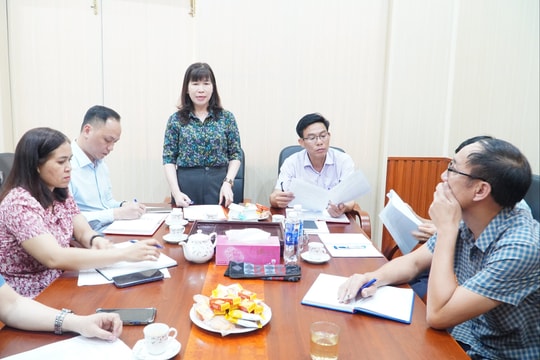 Đồng chí Hà Thị Hạnh làm việc với Ban Thường vụ Đảng ủy xã Trường Xuân