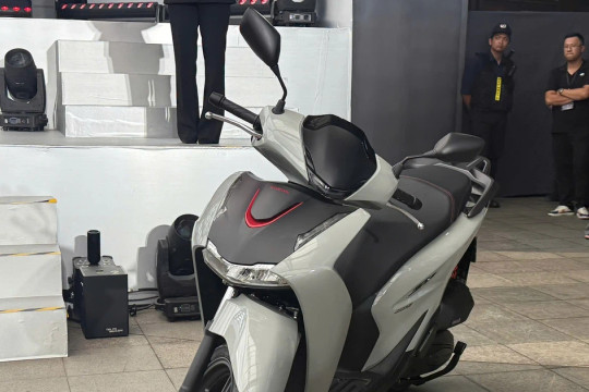 Honda SH 2026 ra mắt: Màn hình TFT, sạc USB-C và loạt công nghệ lần đầu xuất hiện