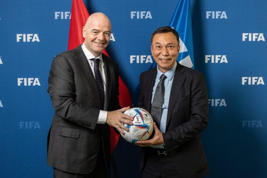 Chủ tịch FIFA chúc mừng TP.HCM I vô địch quốc gia 2025