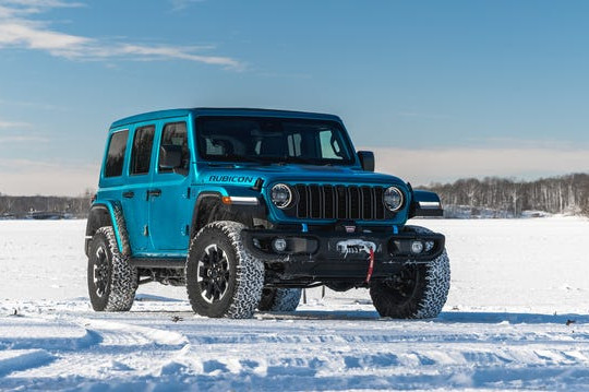 Jeep triệu hồi Wrangler và Grand Cherokee 4xe do nguy cơ cháy