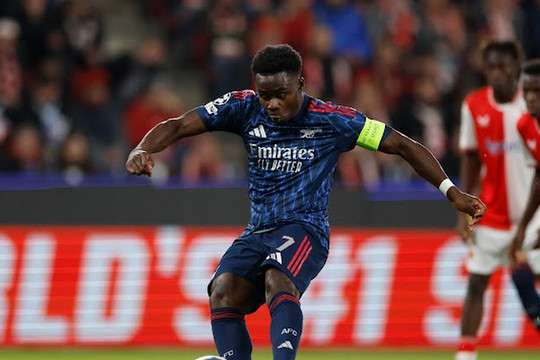 Saka lập kỷ lục sân khách, Arsenal hạ Slavia Prague 3-0